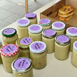 Suppen und Rohrzelten wurden angeboten. 