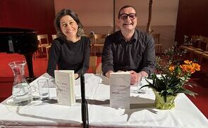 Gemeinsam mit der Pianistin Johanna Male-Kamml präsentierte Stefan Schlager sein neuestes Buch am 20. März 2025 in der Pfarrgemeinde Wels-St. Franziskus. 
