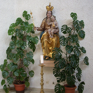 Auch wenn unsere Kirche dem Heiligen Josef geweiht ist, darf die Madonna natürlich nicht fehlen.