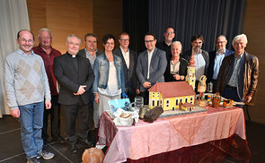(v. l.): Markus Menner, Josef Pfaller, Generalvikar Severin Lederhilger, Johannes Mairinger, Sabina Eder, Markus Klepsa, Simon Weiss, Wilhelm Seufer-Wasserthal, Renate Zauner, Josef Hangöbl, Heinrich Brandstetter, Martin Schachinger