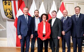V. l.: Landeshauptmann Thomas Stelzer, Gemeinderat Roland Baumann, Brigitte Loderbauer (Leiterin Kriminalpolitischer Arbeitskreis), Bischof Manfred Scheuer, Sektionschef Alexander Pirker, Paul Grünbacher (Vors. Forum St. Severin)