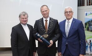 V. l.: Bischof Manfred Scheuer, der neue Rektor Johannes Reitinger und sein Vorgänger Franz Keplinger.