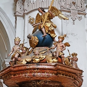 Kanzel: Kanzeldeckel mit den Symbolen der 4 Kontinente