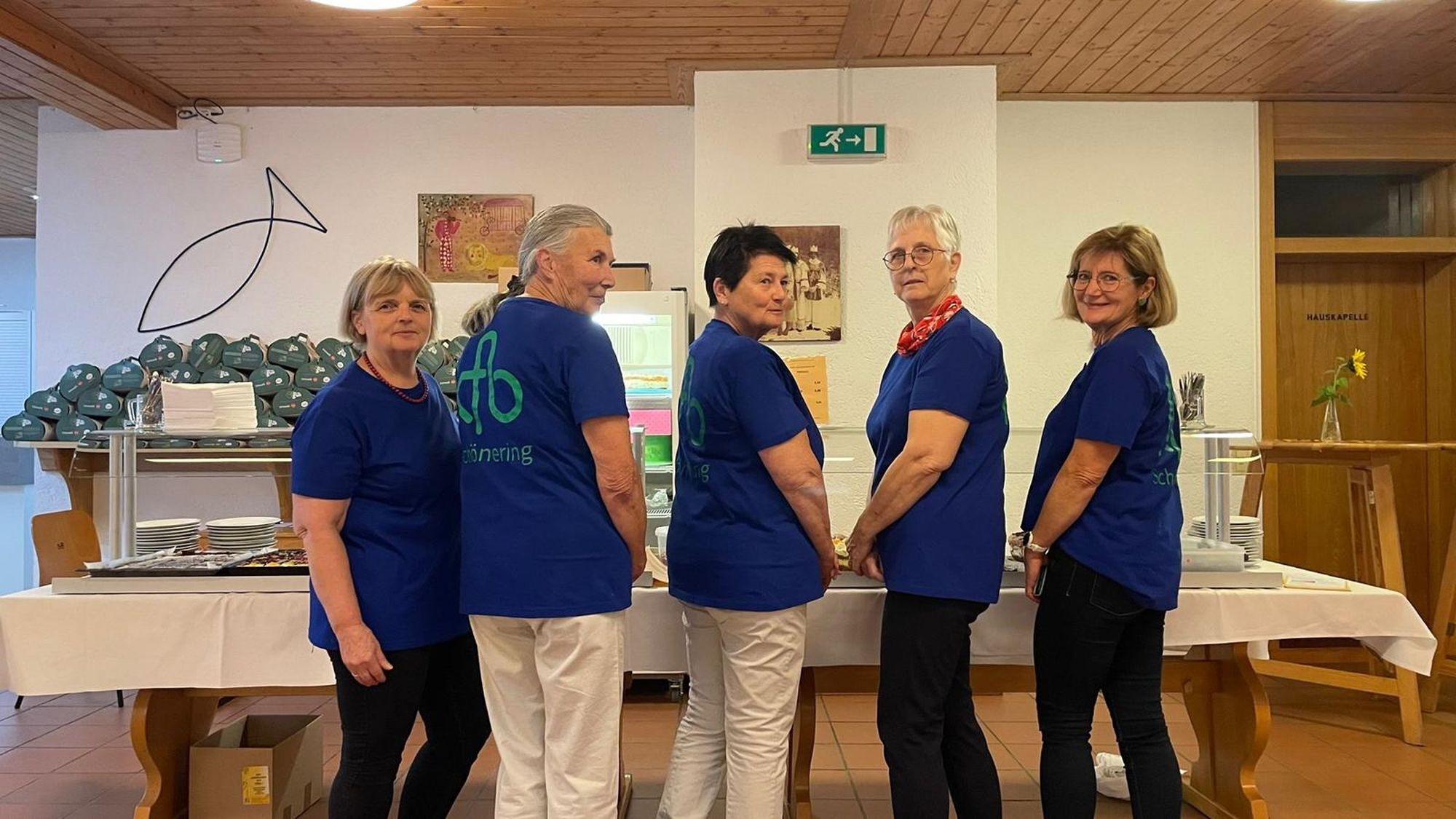 Die kfb-Frauen aus Schönering machen sich mit kfb-T-Shirts sichtbarer