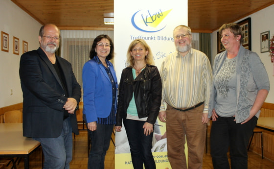 V. l.: Horst Geyer (Auditor), Veronika Pernsteiner (KBW-Leiterin), Gabriele Luger, Alfred Alberer, Rosemarie Neundlinger (KBW-Team-Mitglieder). Nicht auf dem Bild: Christine Wurzinger, Friedlinde Wolfsteiner (KBW-Teammitglieder). 