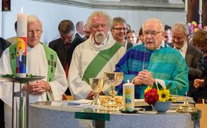 V. l.: Pfarrer Dr. Eduard Röthlin, Diakon Walter Ortner und Bischof em. Dr. Maximilian Aichern