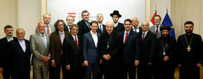 Außen- und Integrationsminister Sebastian Kurz mit den anerkannten Kirchen- und Religionsgesellschaften_Dialogprozess_27.5.2014_Foto: Dragan Tatic