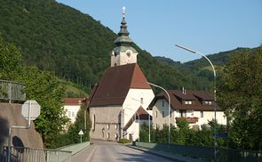 Westansicht der Pfarrkirche Ternberg       
