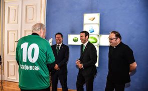 Kardinal Christoph Schönborn mit der Nummer 10
