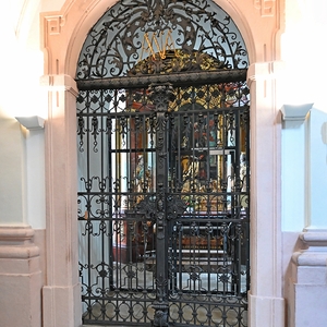 Anna-Kapelle:  Eisengitter