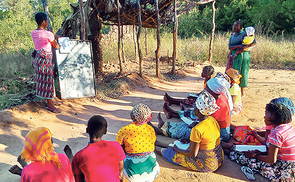 „Schule unterm Schattenbaum“ in Dendedjane, Mosambik