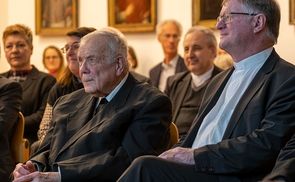 Bischof em. Maximilian Aichern und Bischof Manfred Scheuer, hier beim Festakt zu '25 Jahre Osthilfefonds' im Dezember 2022