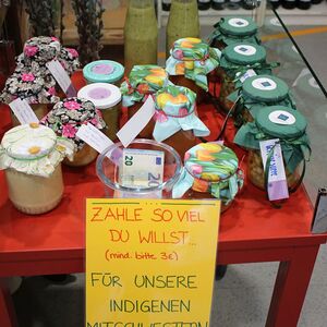 Wie in den letzten 2 Jahren wurde auch Suppe im Glas (ca. 60 l) im Bauernladen angeboten. Insgesamt kamen über € 1.930,-- an Spenden zusammen. 