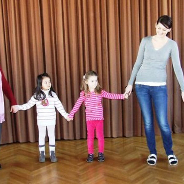 Kinder- und Seniorentanz
