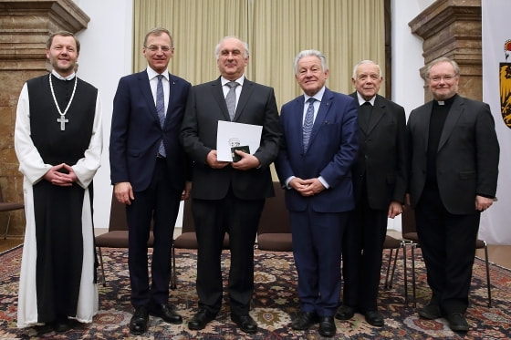 Goldenes Verdienstzeichen des Landes OÖ an Dr. Wolfgang Kreuzhuber