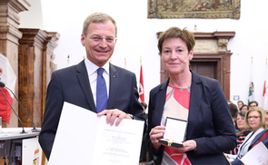 Verdienstmedaille des Landes an 20 BibliothekarInnen verliehen