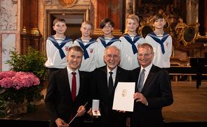 V. l.: Markus Stumpner, Prof. Franz Farnberger und Landeshauptmann Mag. Thomas Stelzer 