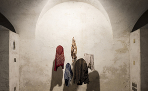 'Memento Mori' Kunstinstallation in der Krypta der Linzer Ursulinenkirche